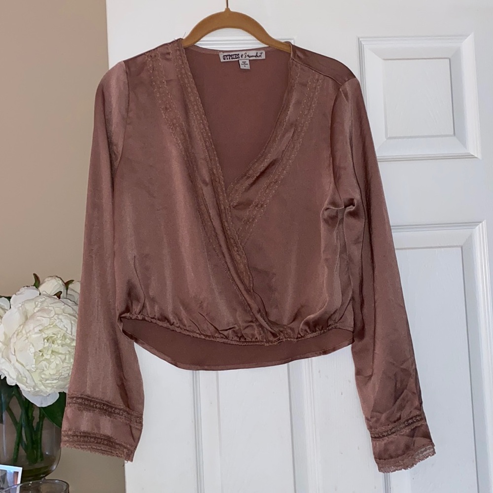 Cropped deep cut lace dusty pink blouse size small